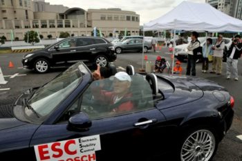 母と子の楽ラク運転講習会 2009年 ESC体験車