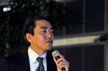 高岡敏文氏