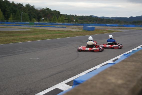 １時間耐久 カート大会 走行風景