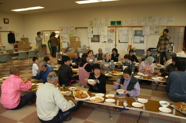 炊き出し第一夜夕食中