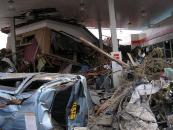 東日本大震災 スタンド 車 家