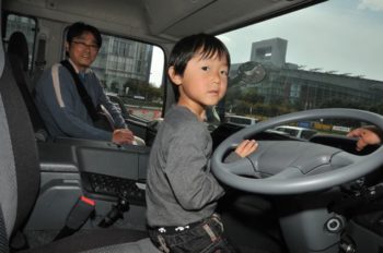 バス運転席