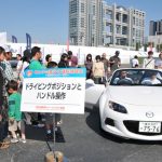 母と子の楽ラク運転講習会 急ブレーキ体験とESC のデモンストレーション2012 ドライビングポジション&ハンドル操作