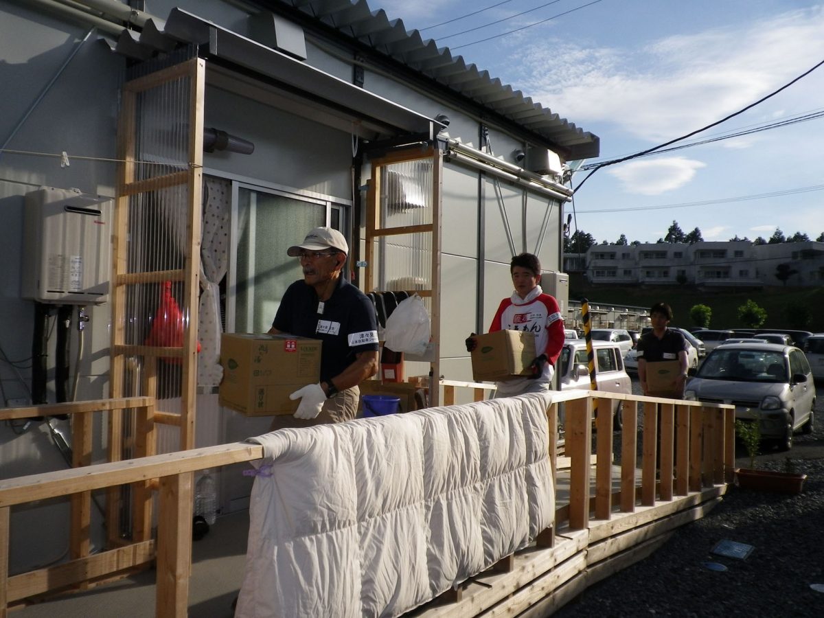 東日本大災害活動 津々見友彦レポート 水配り