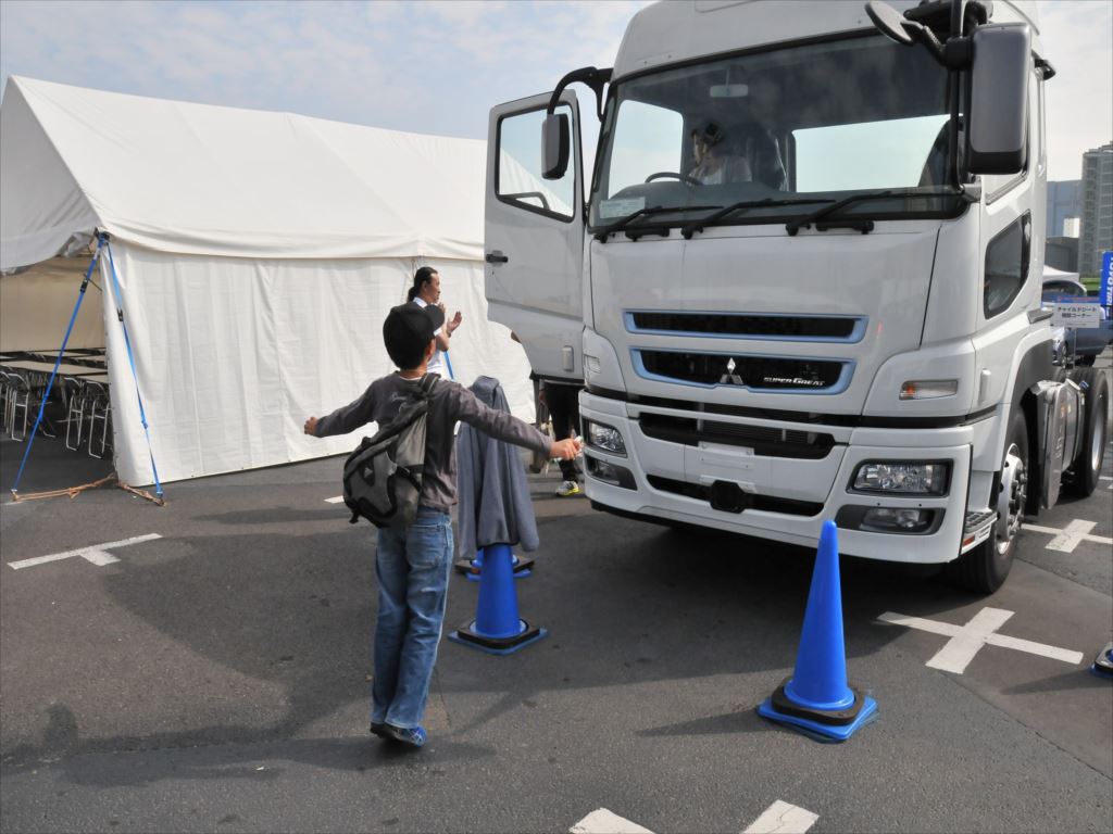 母と子の楽ラク安全運転講習会2014 〜お父さんもご一緒に〜 死角の確認