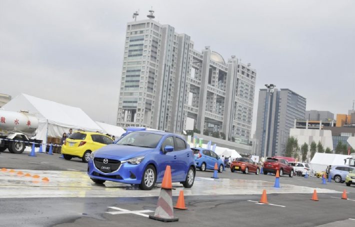 母と子の楽ラク安全運転講習会2014 〜お父さんもご一緒に〜 急ブレーキ体験＆ESCデモンストレーション