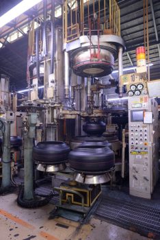 ブリヂストン栃木工場 生産風景