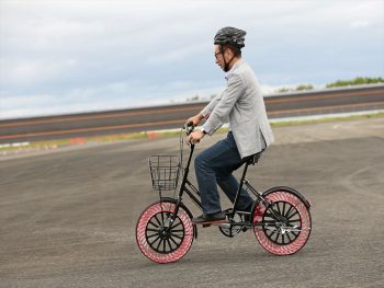 ブリヂストン第5回タイヤ勉強会 エアフリーコンセプト 自転車 走行風景