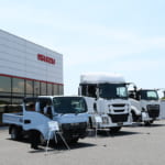 屋外に展示された各種車両