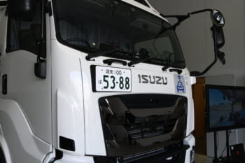 自動運転実証実験用のギガ(14トン積みトラック)