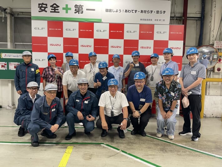 いすゞ商用車勉強会 工場見学集合写真